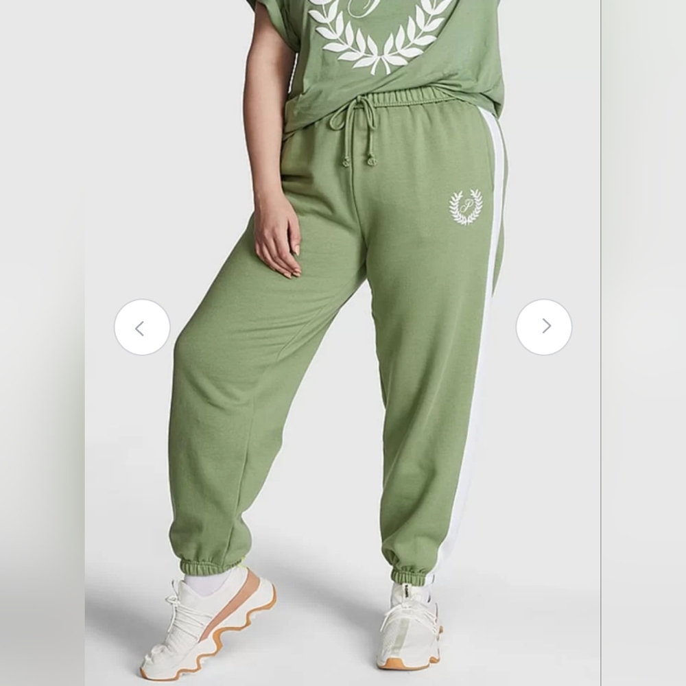 Woman's Victoria's Secret Pink Ivy League joggers in Wild Grass Green RARE small